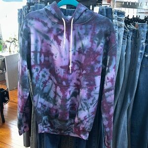 Unisex Gildan Heavy Blend Tie-Dye Hoodie in Purple and Navy Blue